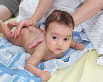 adoptiekind en babymassage